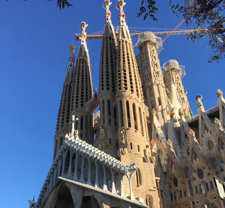 スペイン・カタルーニャ州における民泊規制と財産権制約に対する正当化について